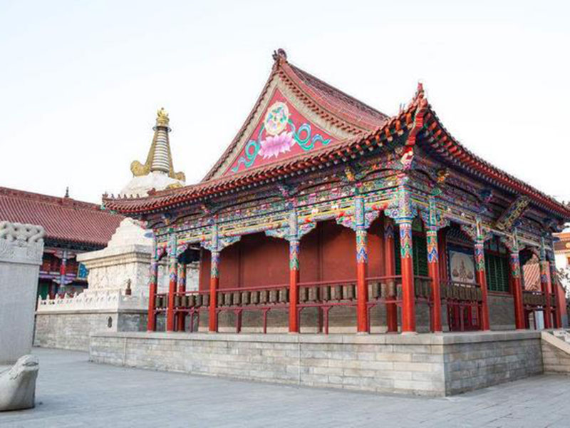 雄伟的瑞应寺是佛寺村的标志性建筑