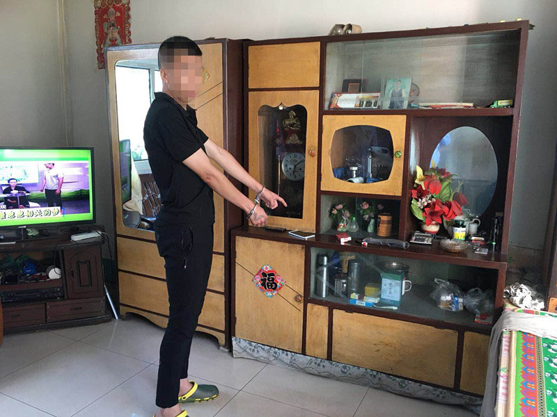 犯罪嫌疑人程某指认偷窃现场