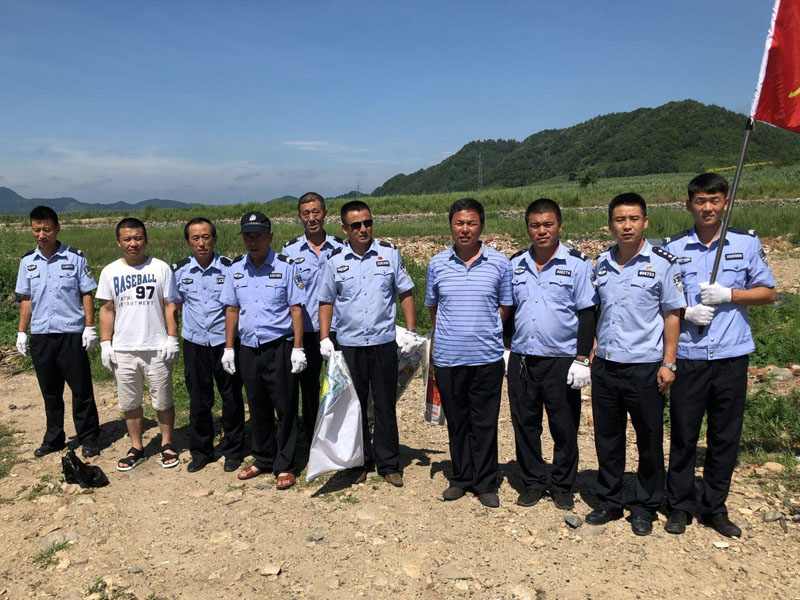 志愿者们合影留念