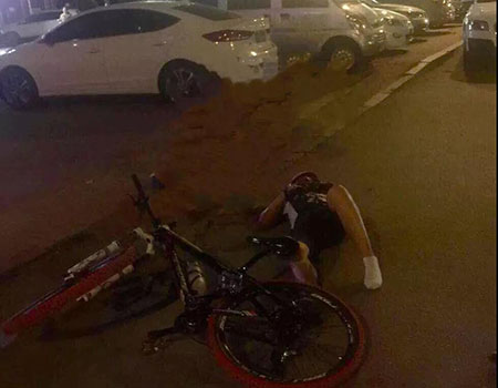 “夜骑侠”受伤倒地