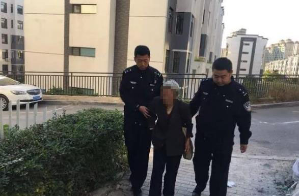 对轻生老人进行帮助