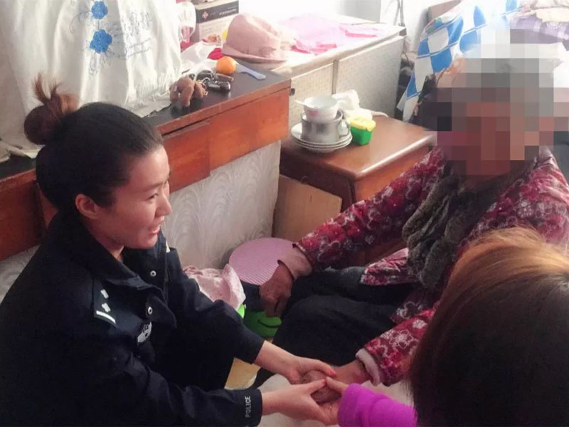 楼上楼下两家邻居重归于好