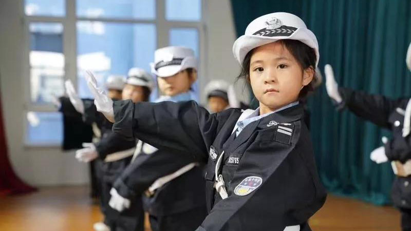 学习交通指挥手势