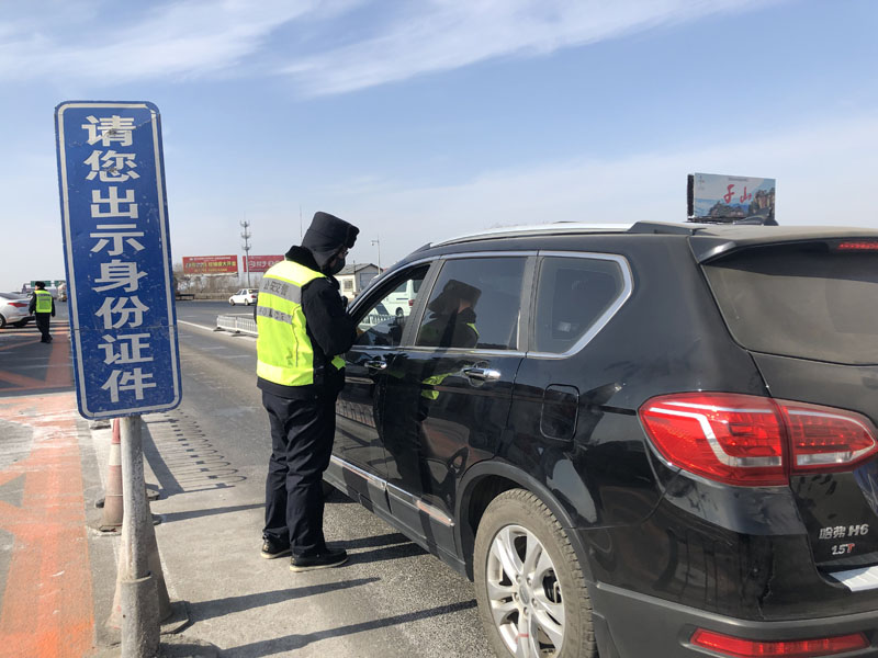 执勤民警开展工作1