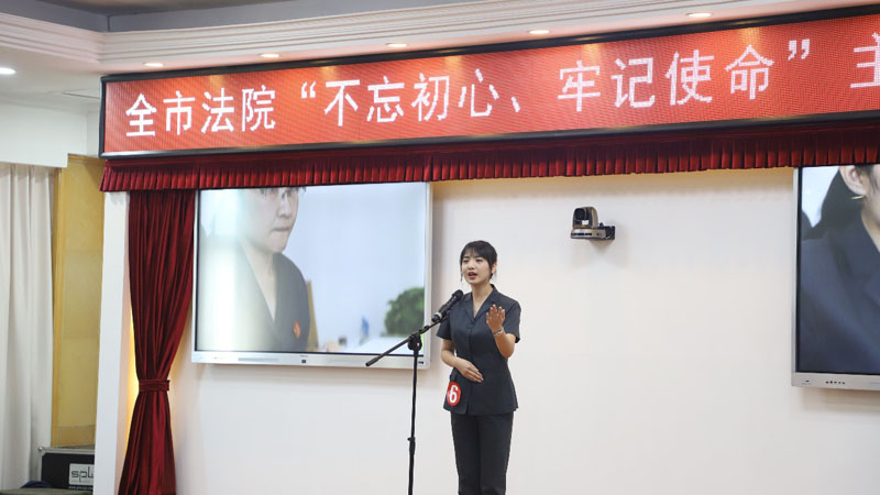冠军得主兴城市人民法院选手张沫正在演讲