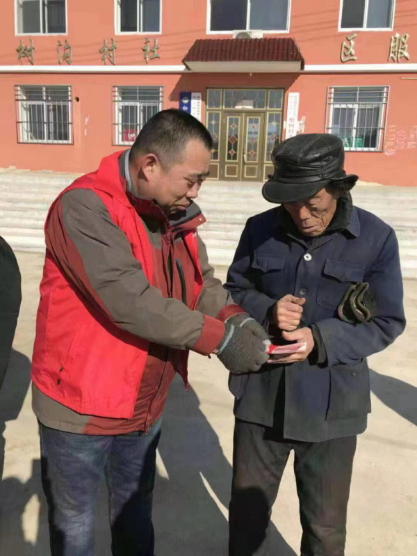魏荣辉帮助困难群众