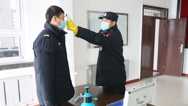 为进入办公区人员测温