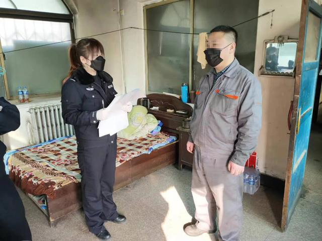 王海玲上门排查外地返辽人员