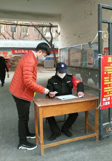 专业保安上岗值守