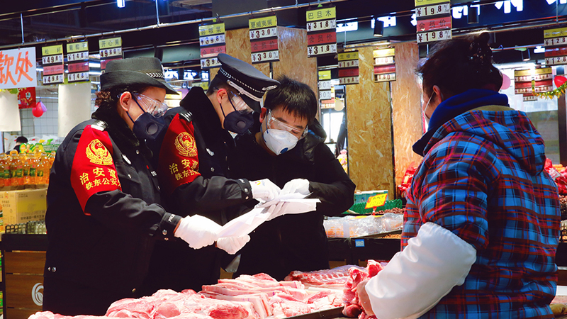 【今天我当班】每天“全副武装” 把关食药安全