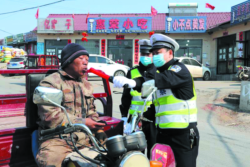 民警查酒驾