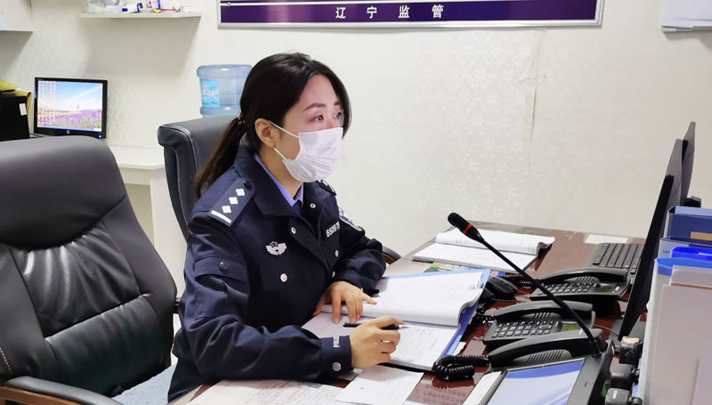 张岚上岗值守