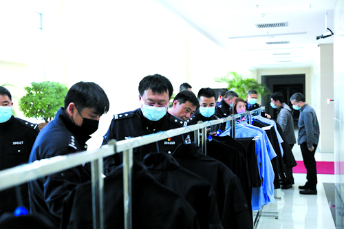 “服装超市”进警营
