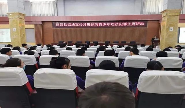 台下听得津津有味
