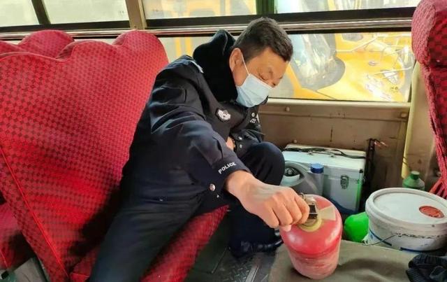 检查消防器材