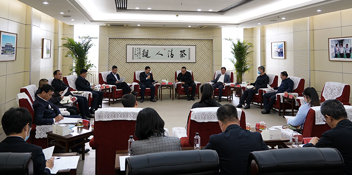 与企业家面对面交流