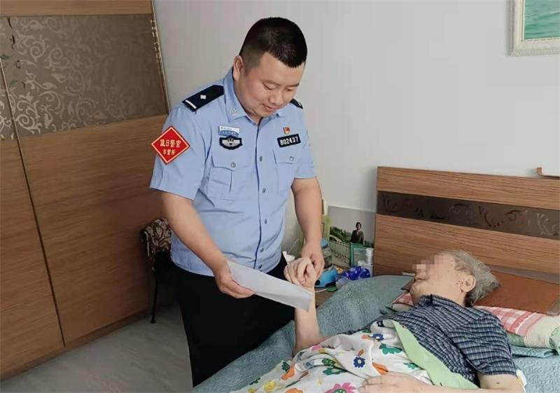 辽阳市公安局车辆管理所关爱老人上门服务