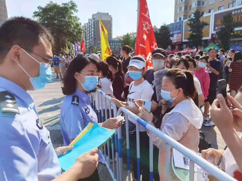“五进”活动听取群众意见建议