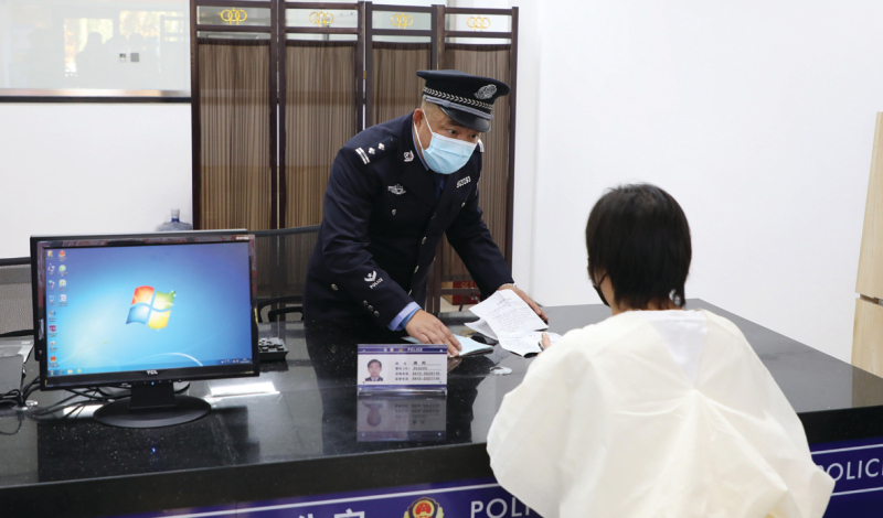 配文1：全省首家殡葬服务中心警务工作站为群众提供服务