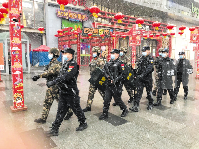 冒雪巡逻