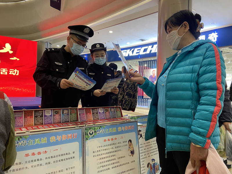 现场解答市民咨询
