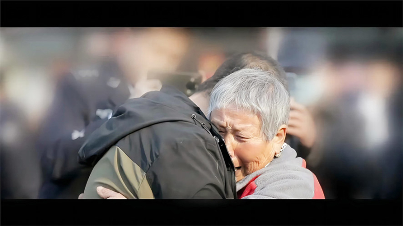 冯永英与李国富母子团聚
