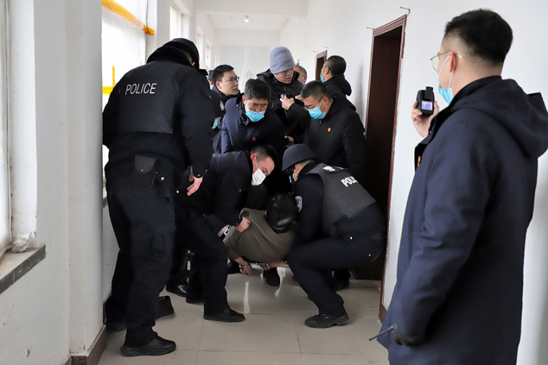 凌海市法院对一起金融借款合同纠纷案开展强制执行。