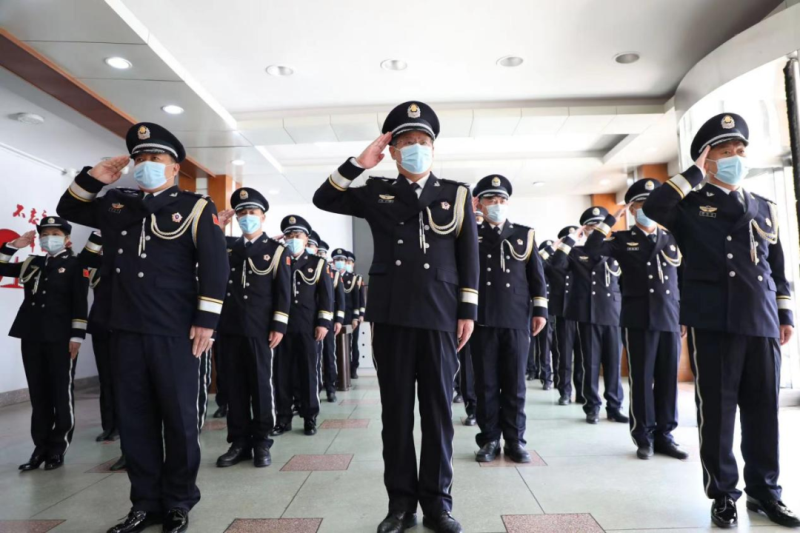 龙港公安向党旗宣誓
