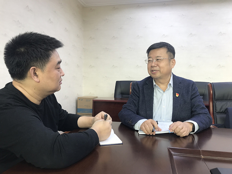 刘建华接受记者采访