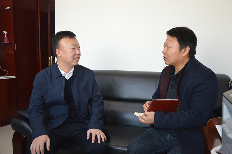 王超接受记者采访