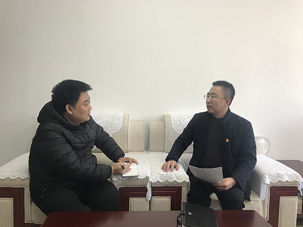 陈庆武接受记者采访