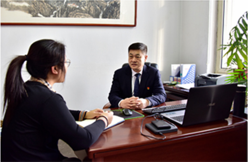 汪刚接受记者采访