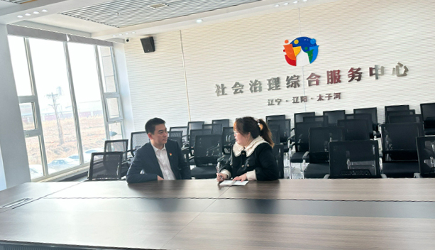 谢晓宁接受记者采访。