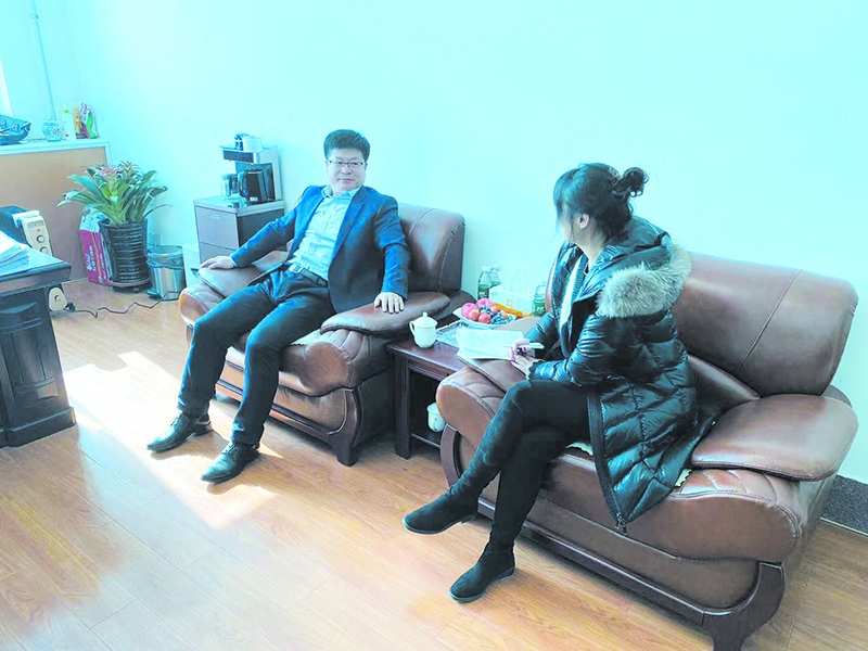 赫大鹏接受记者采访1