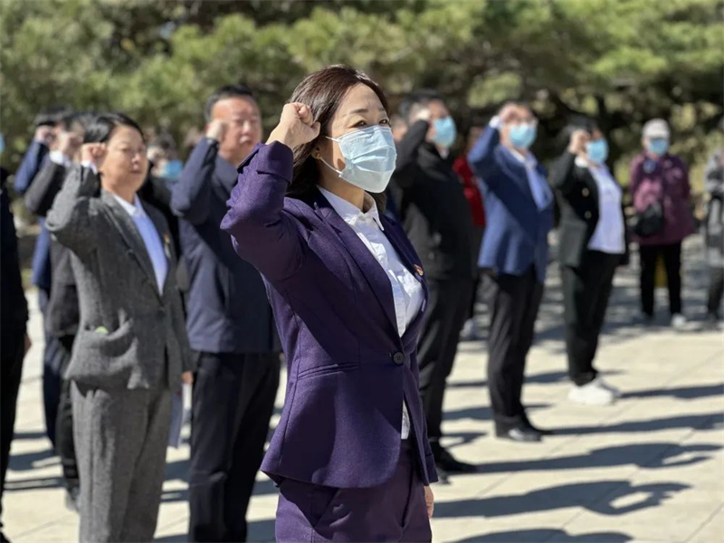 南票政法重温入党誓词