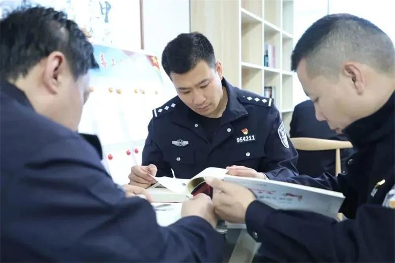 经侦支队读书
