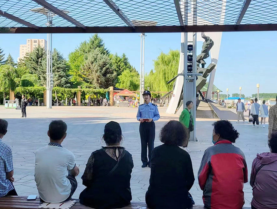 青春向党  强警有我