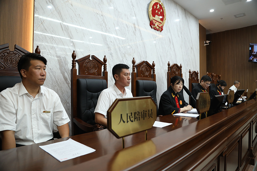 陪审员中有长期从事生态保护、环境修复方面的专家。