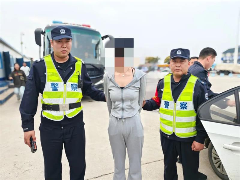 连山公安抓网逃1