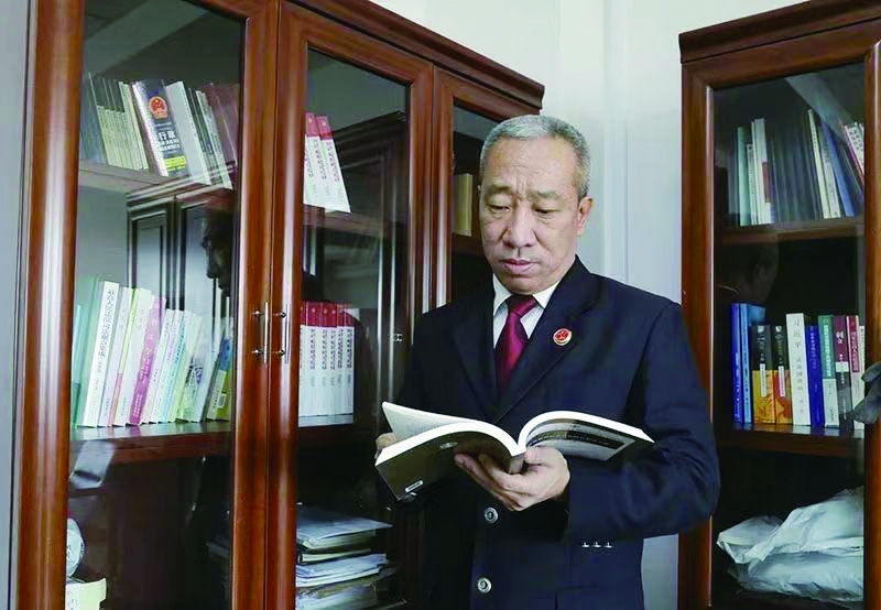 潘非琼