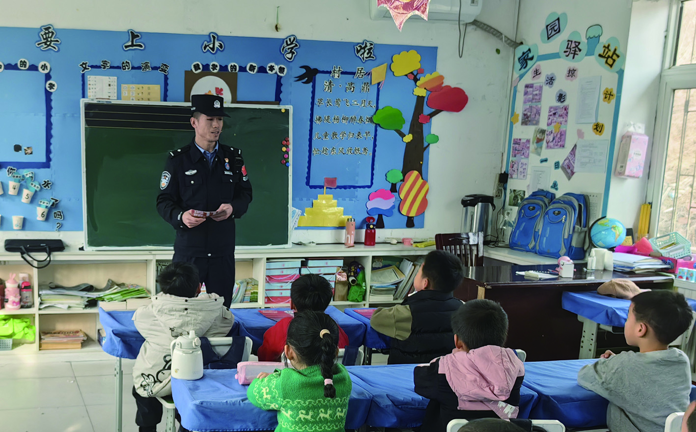 丹东  民警为孩子们讲解火灾案例