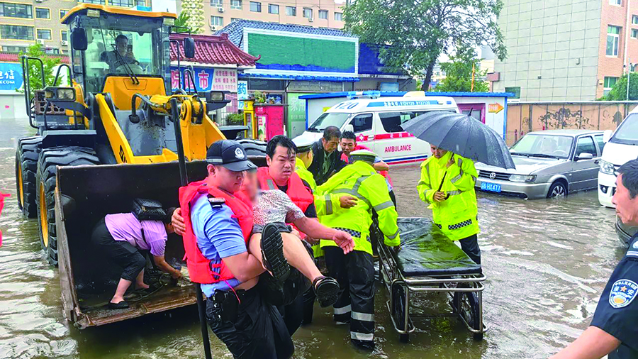 7月26日，凌海公安警种联动护送老人就医