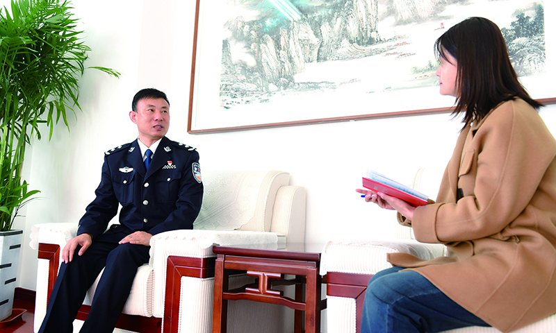 张继承在接受记者采访