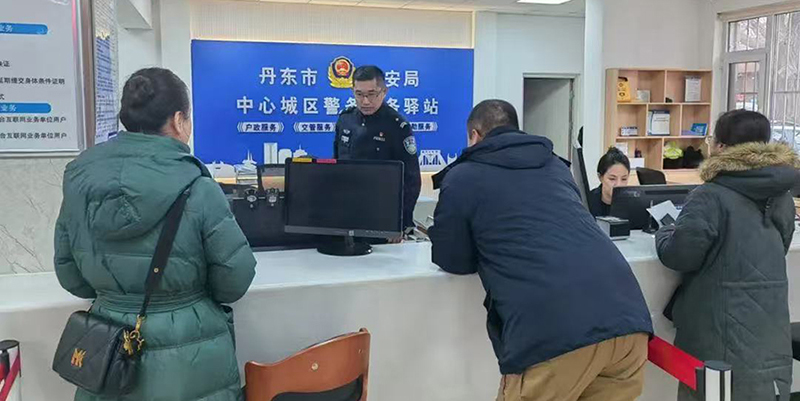 驿站的工作人员为当事人办理相关手续