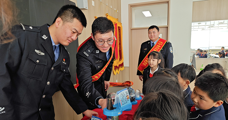讲戒毒