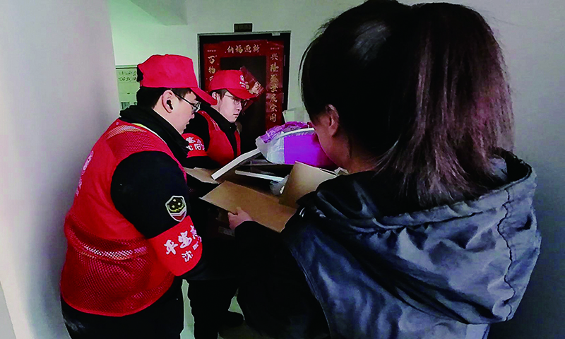 清理楼道杂物