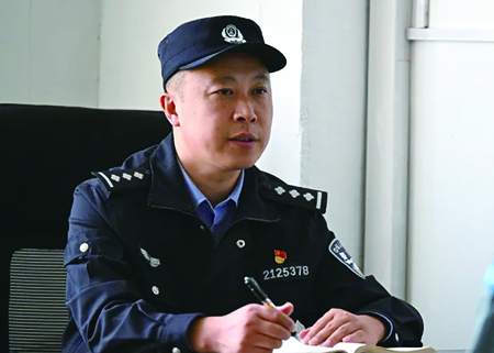 王作超与罪犯谈话