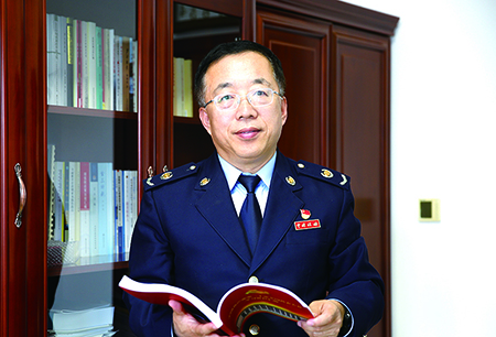 国家税务总局葫芦岛市龙港区税务局党委书记、局长李经纬