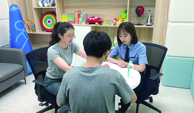 浑南区司法局联合浑南区人民检察院邀请心理咨询老师对未成年社区矫正对象进行心理辅导。