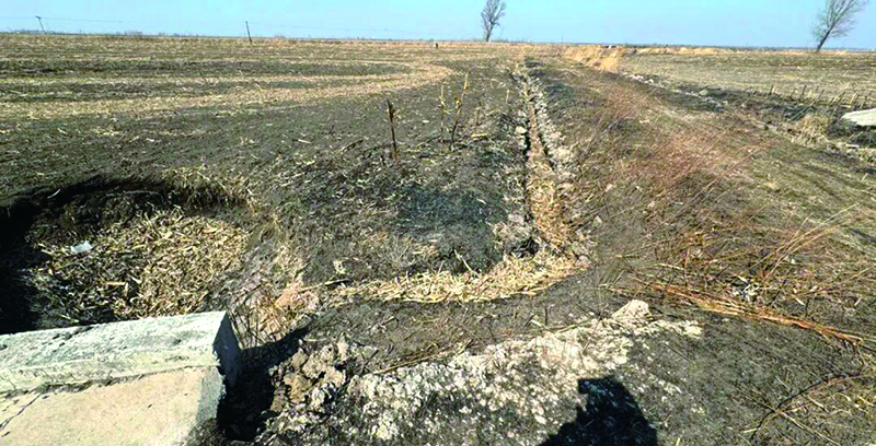 整改前 涵洞未对齐水渠 水流冲毁农田无法耕种